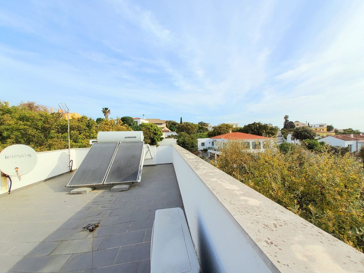 Se vende Villa - Chalet de 4 dormitorios en Costa Del Sol, Cadiz, España