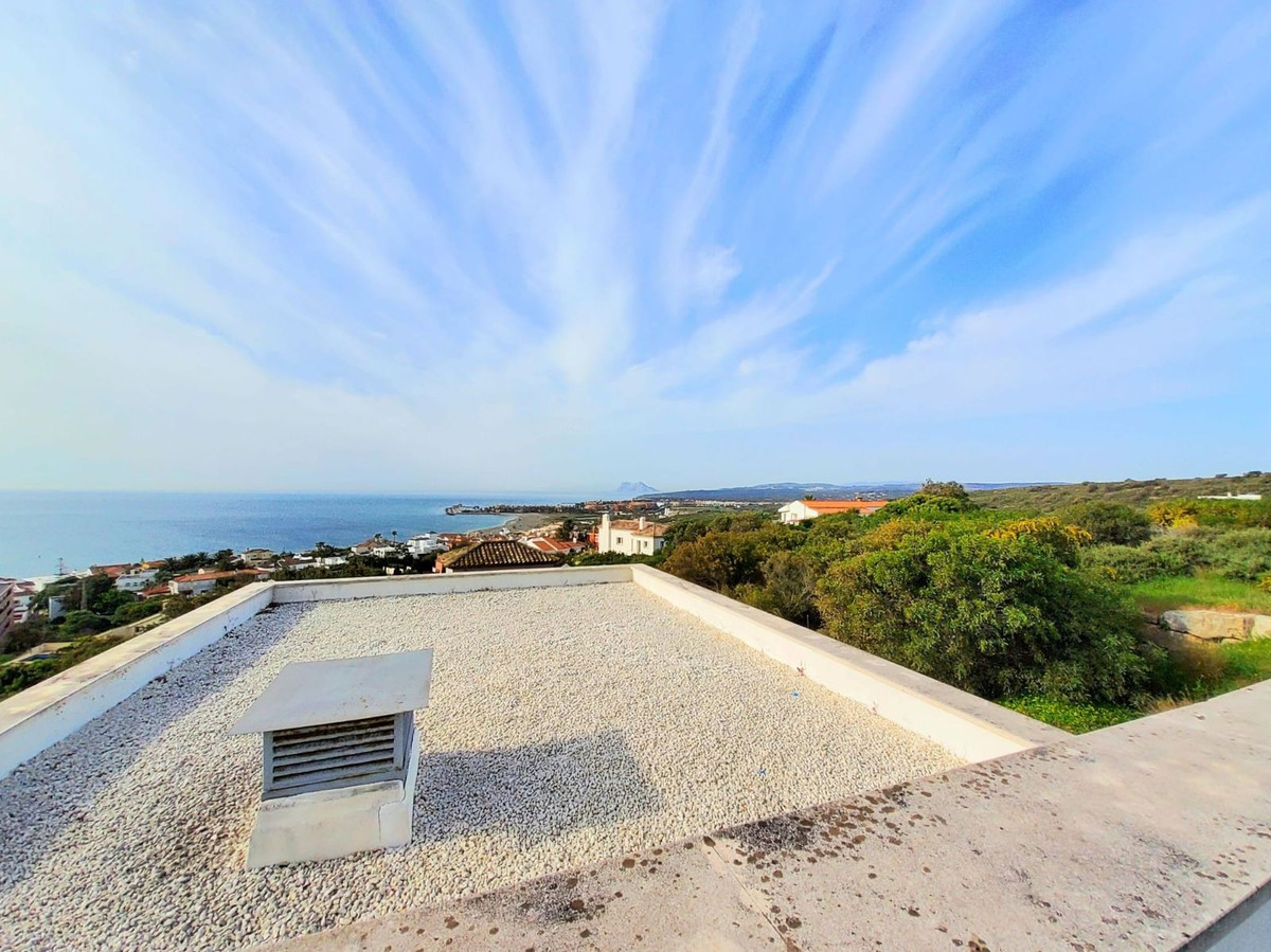 Se vende Villa - Chalet de 4 dormitorios en Costa Del Sol, Cadiz, España