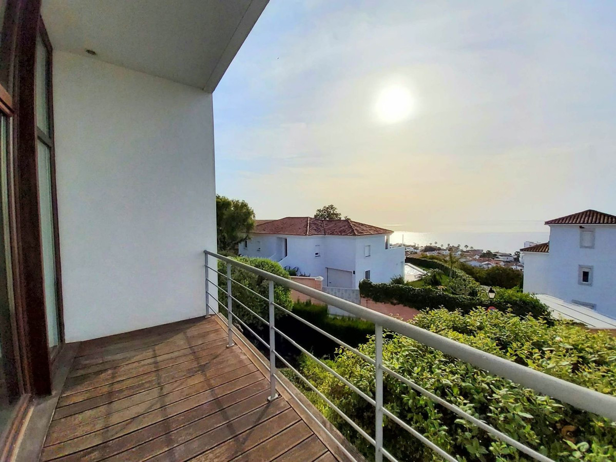 Se vende Villa - Chalet de 4 dormitorios en Costa Del Sol, Cadiz, España