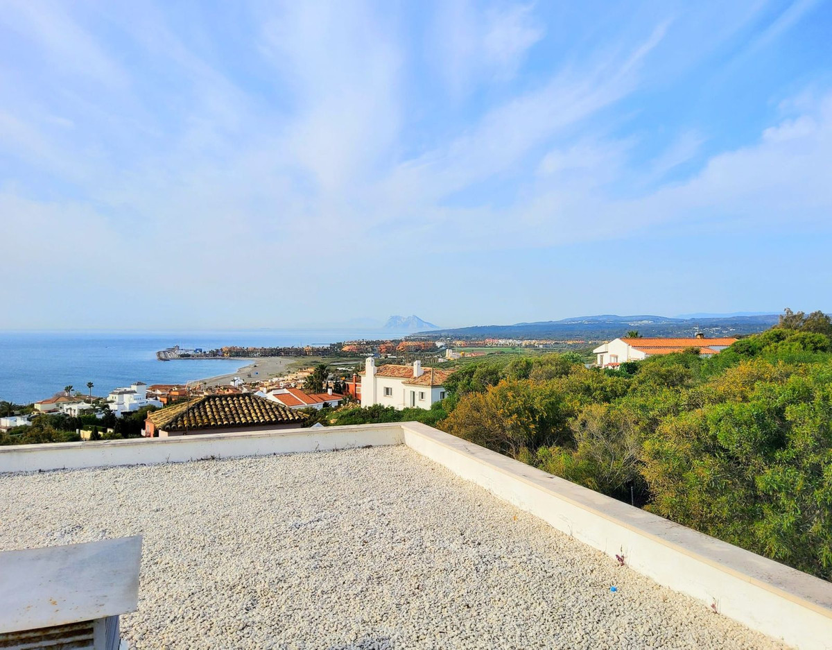 Se vende Villa - Chalet de 4 dormitorios en Costa Del Sol, Cadiz, España