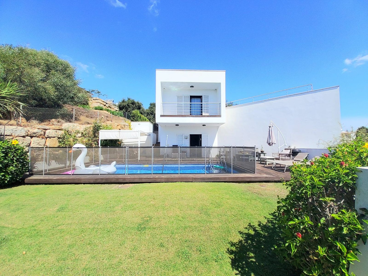 Se vende Villa - Chalet de 4 dormitorios en Costa Del Sol, Cadiz, España