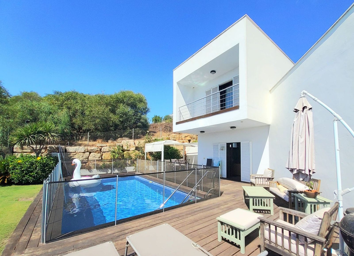 Se vende Villa - Chalet de 4 dormitorios en Costa Del Sol, Cadiz, España