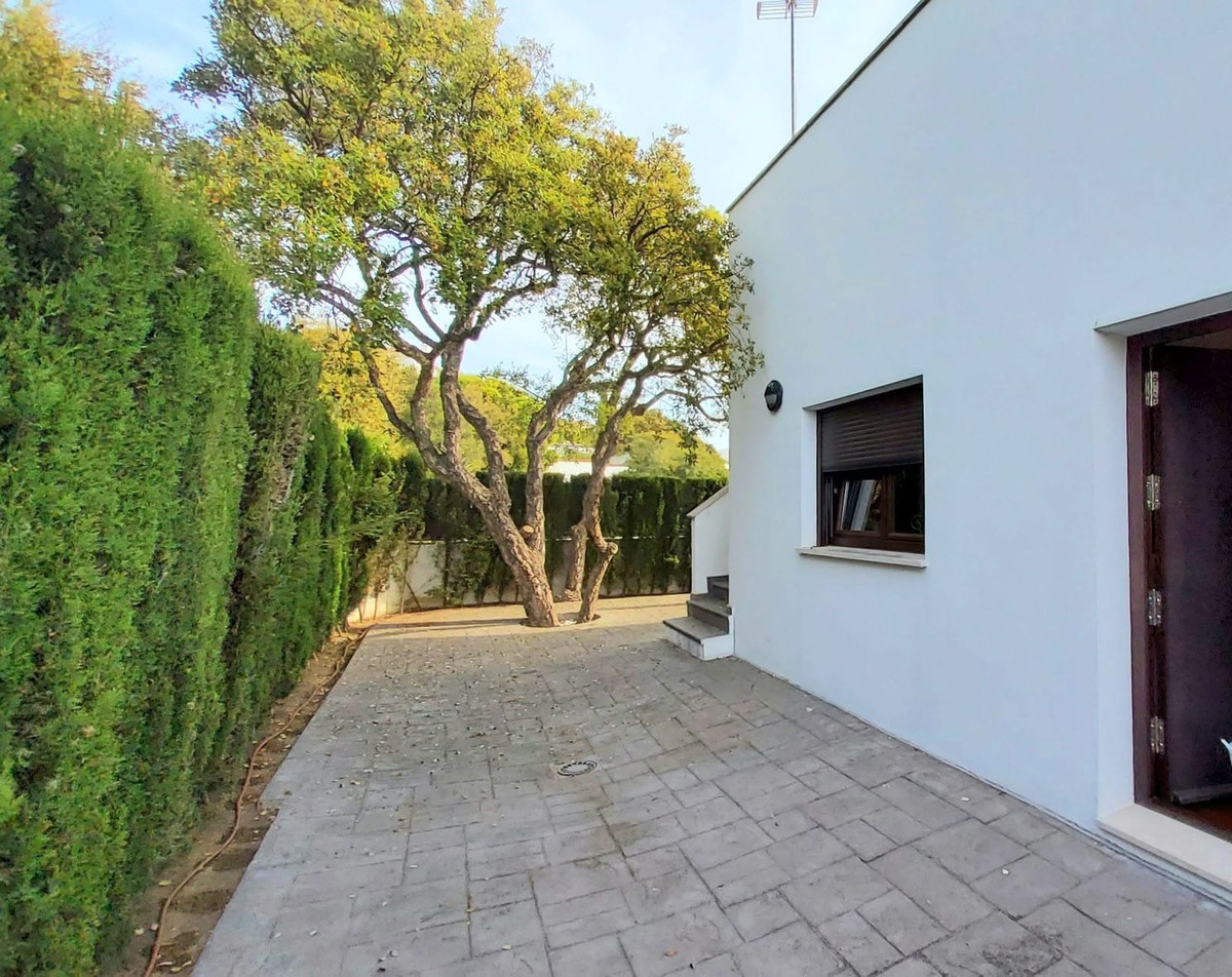 Se vende Villa - Chalet de 4 dormitorios en Costa Del Sol, Cadiz, España