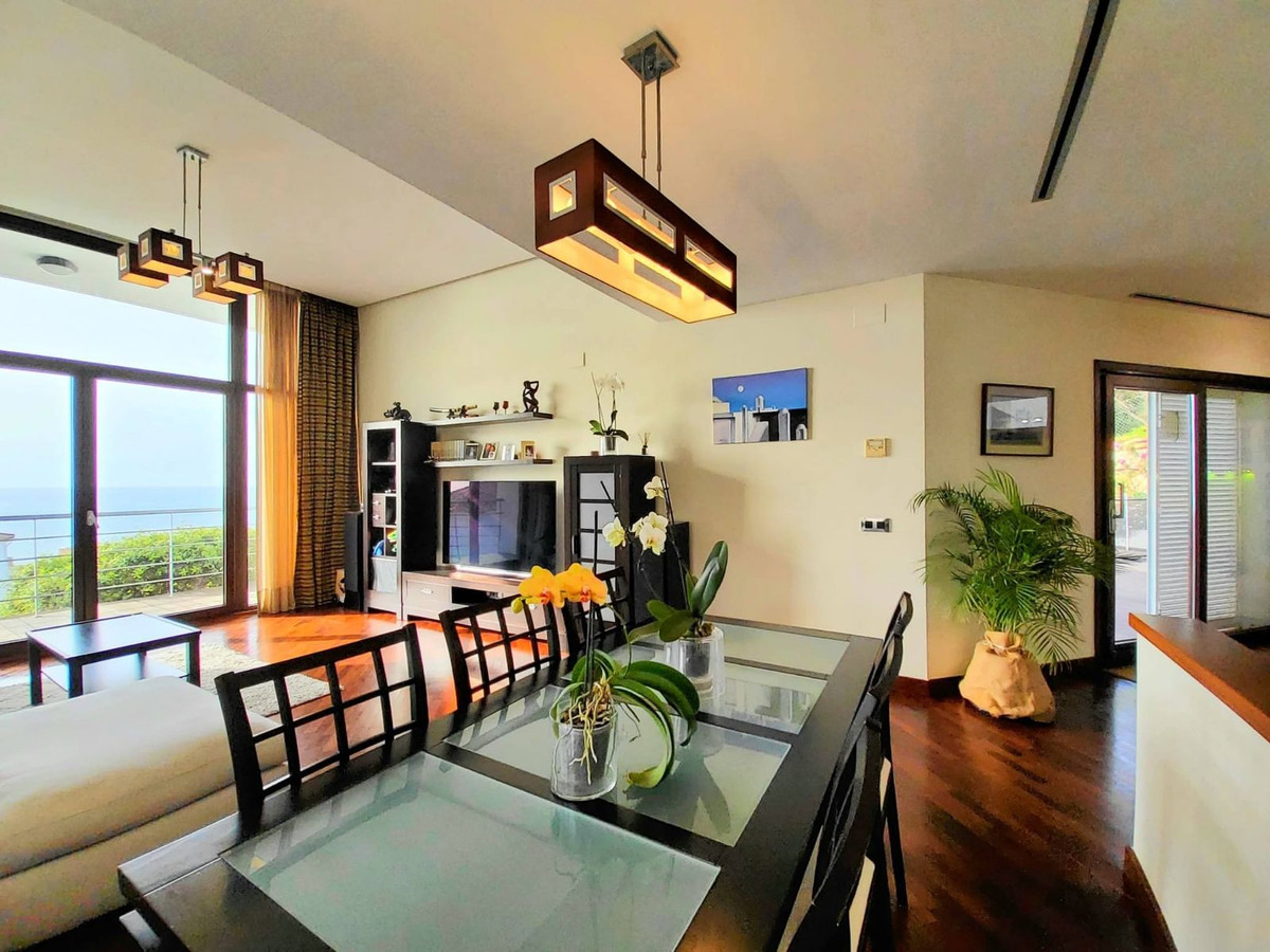Se vende Villa - Chalet de 4 dormitorios en Costa Del Sol, Cadiz, España