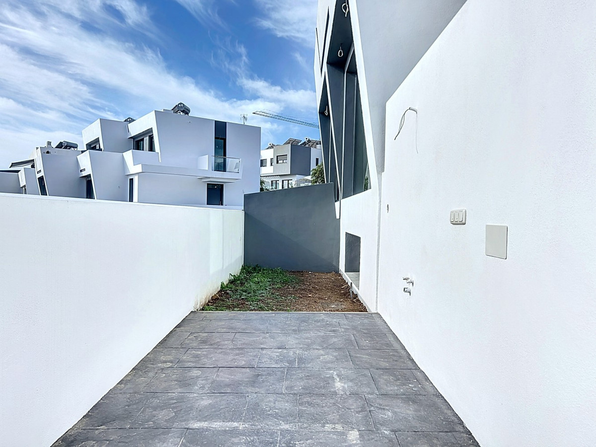 3 Bed Townhouse for sale in Torre Del Mar Costa Del Sol East, Málaga, Spain