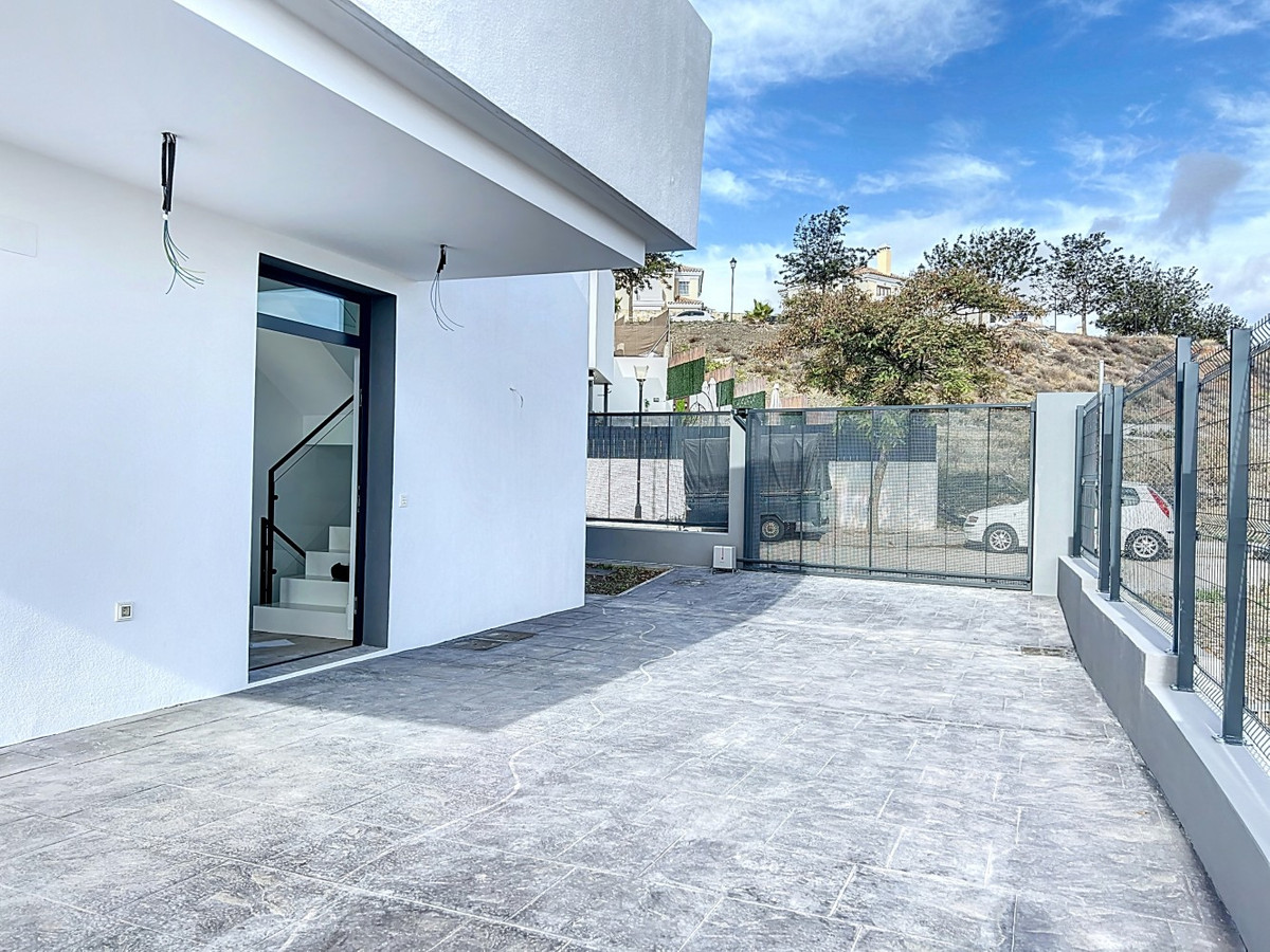 3 Bed Townhouse for sale in Torre Del Mar Costa Del Sol East, Málaga, Spain