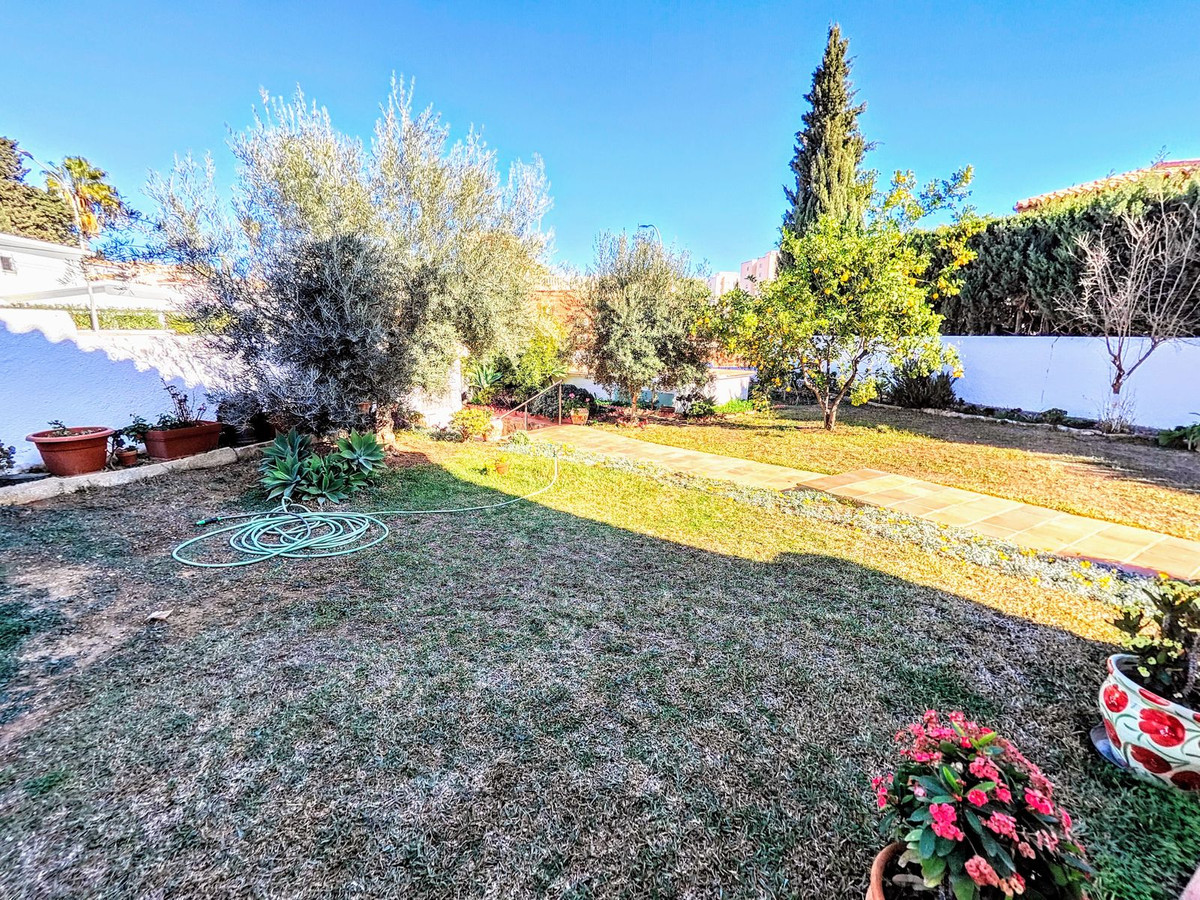 Se vende Villa - Chalet de 4 dormitorios en Costa Del Sol, Málaga, España