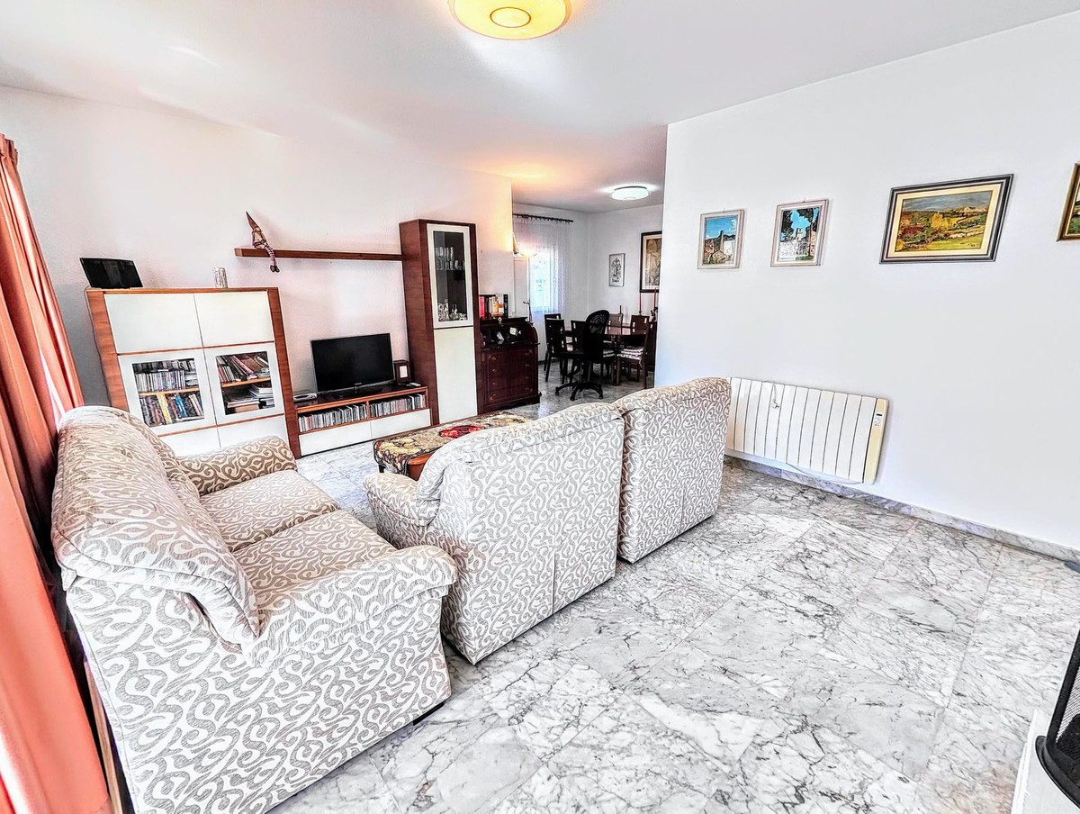 Se vende Villa - Chalet de 4 dormitorios en Costa Del Sol, Málaga, España