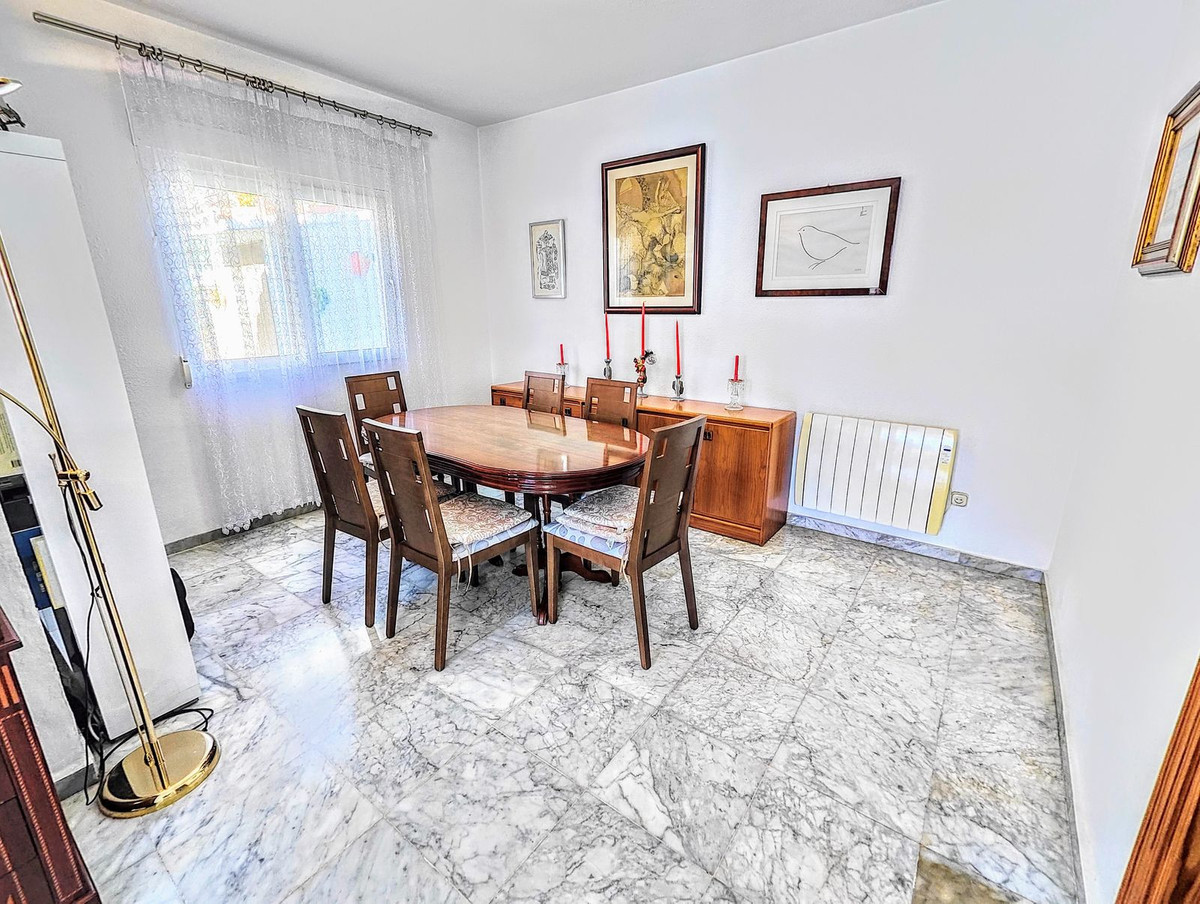 Se vende Villa - Chalet de 4 dormitorios en Costa Del Sol, Málaga, España