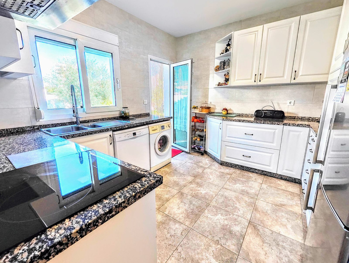 Se vende Villa - Chalet de 4 dormitorios en Costa Del Sol, Málaga, España