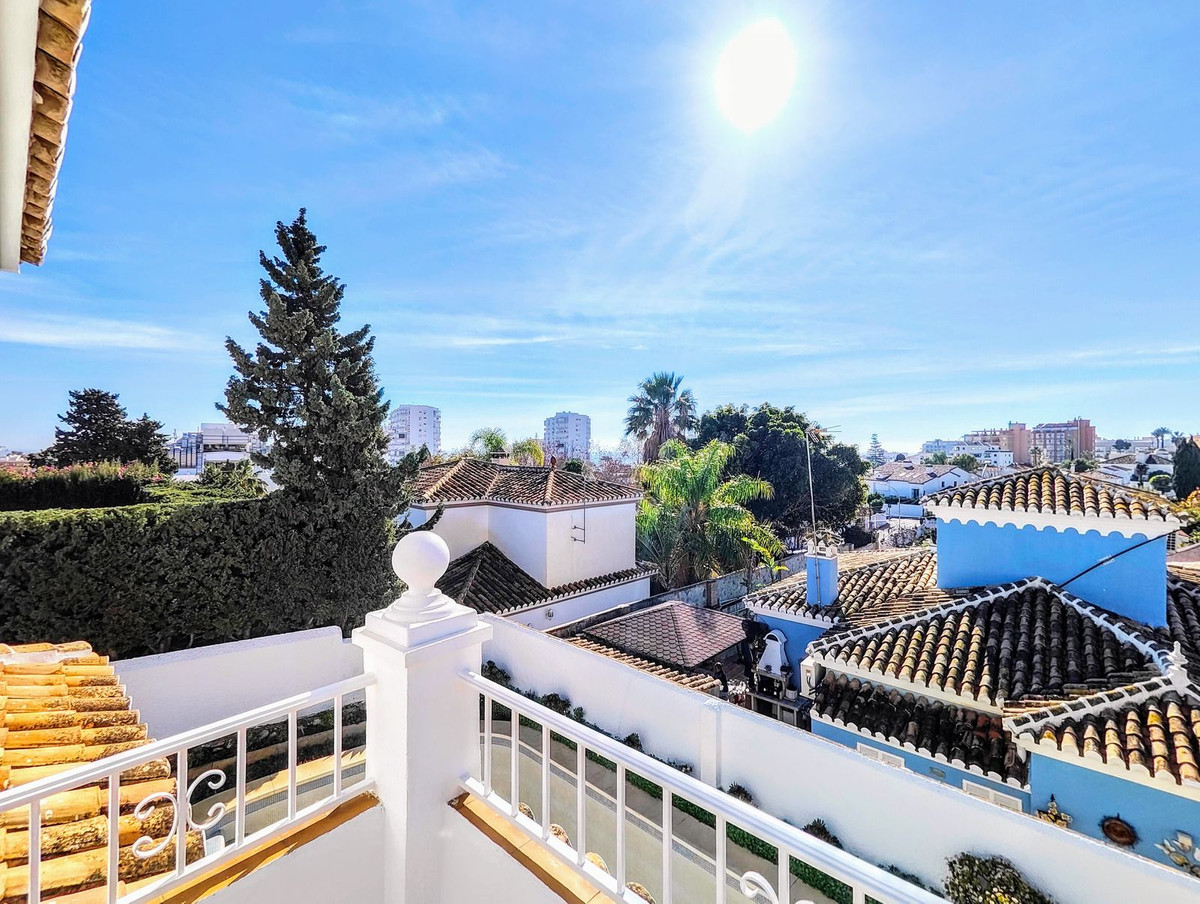Se vende Villa - Chalet de 4 dormitorios en Costa Del Sol, Málaga, España