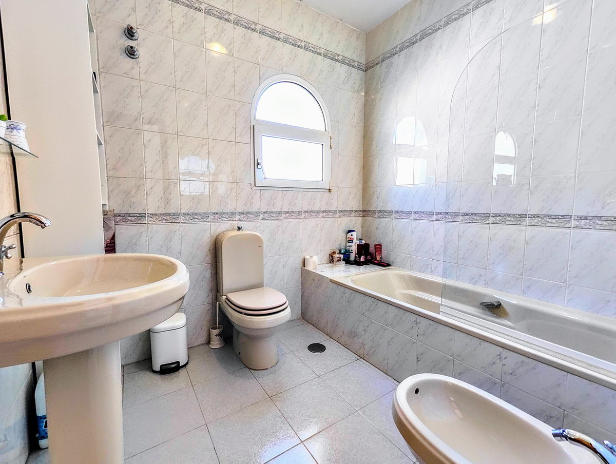 Se vende Villa - Chalet de 4 dormitorios en Costa Del Sol, Málaga, España