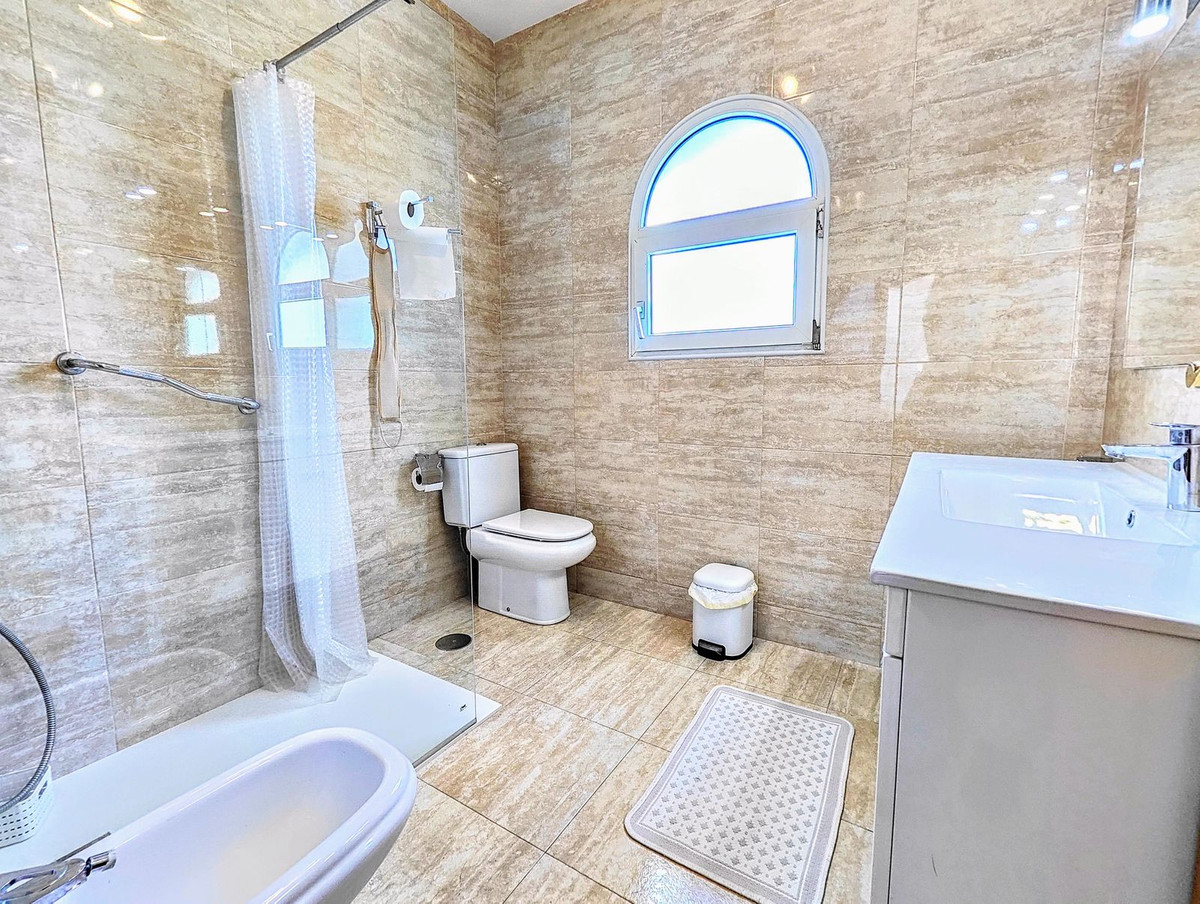 Se vende Villa - Chalet de 4 dormitorios en Costa Del Sol, Málaga, España