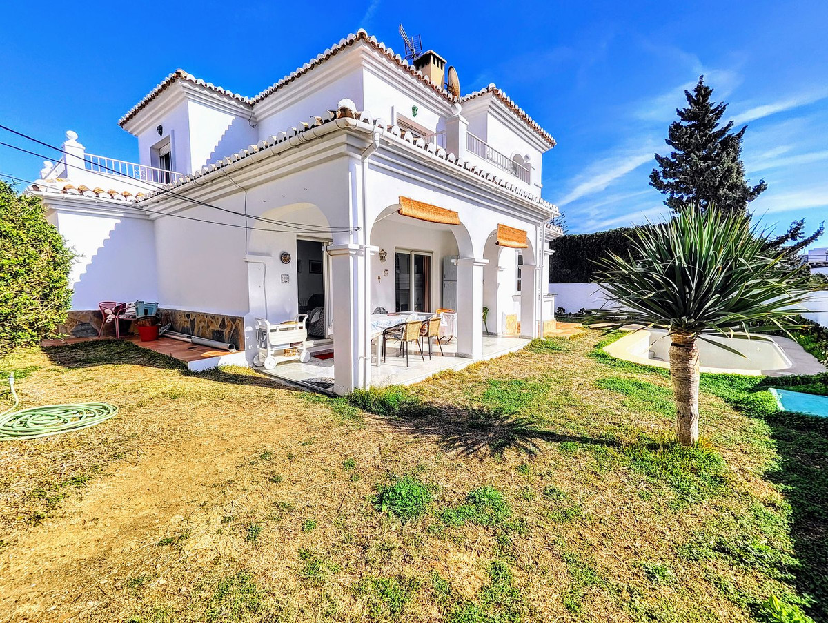 Se vende Villa - Chalet de 4 dormitorios en Costa Del Sol, Málaga, España
