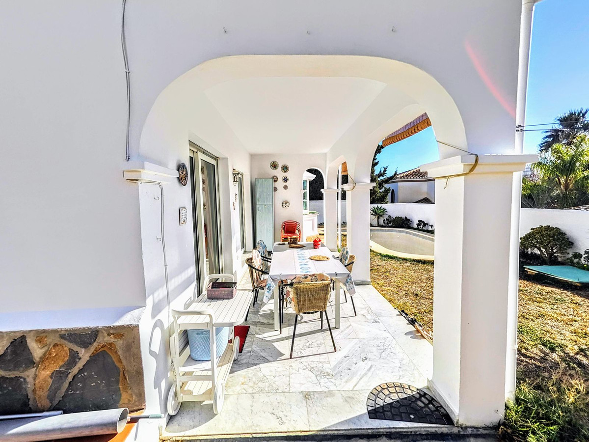 Se vende Villa - Chalet de 4 dormitorios en Costa Del Sol, Málaga, España