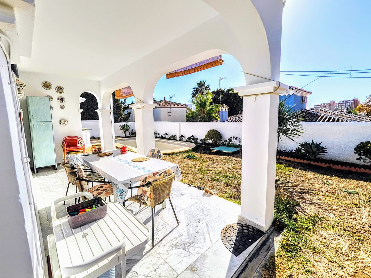 Se vende Villa - Chalet de 4 dormitorios en Costa Del Sol, Málaga, España