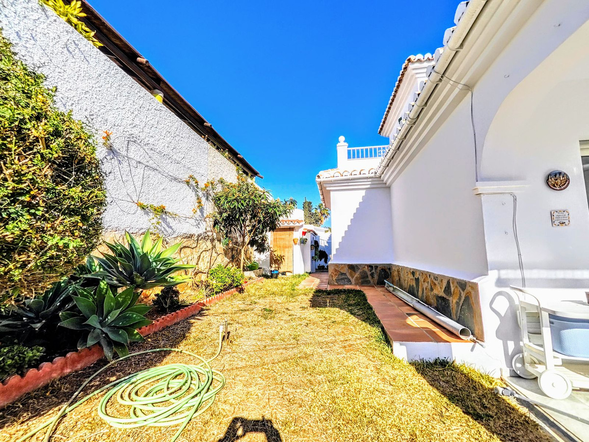 Se vende Villa - Chalet de 4 dormitorios en Costa Del Sol, Málaga, España