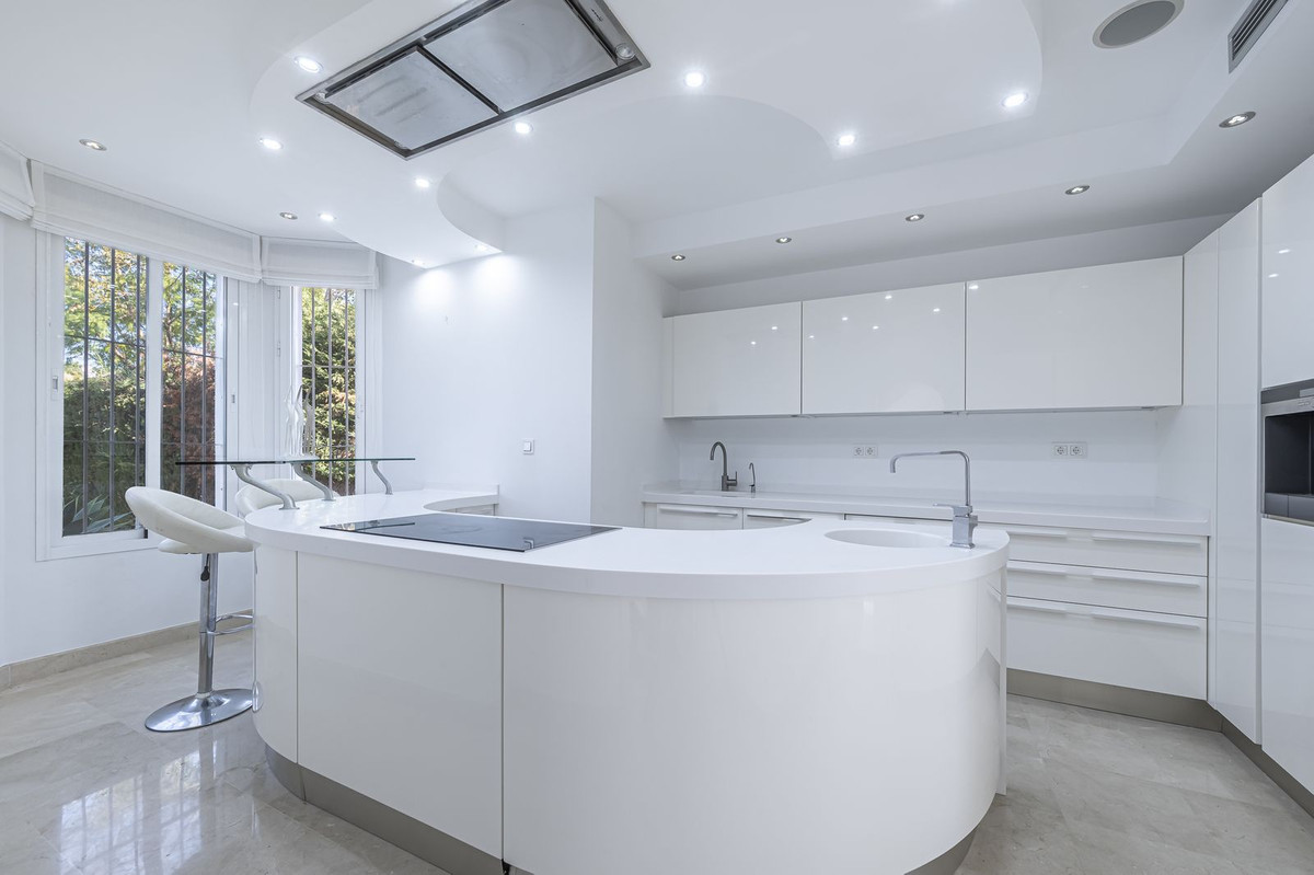 Se vende Villa - Chalet de 7 dormitorios en Costa Del Sol, Málaga, España