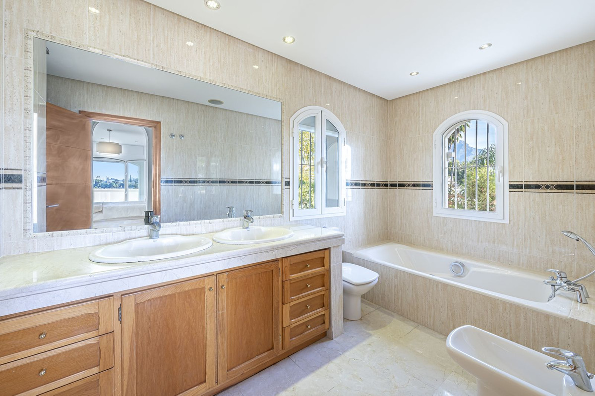 Se vende Villa - Chalet de 7 dormitorios en Costa Del Sol, Málaga, España