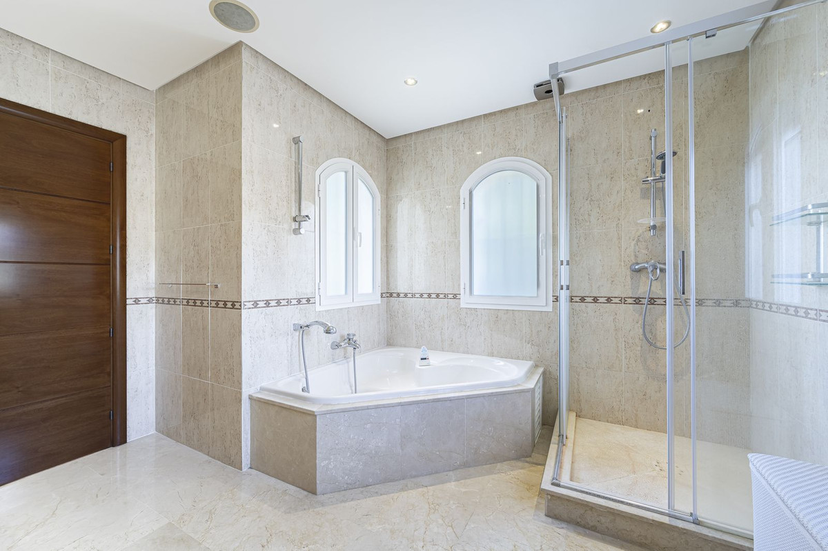 Se vende Villa - Chalet de 7 dormitorios en Costa Del Sol, Málaga, España