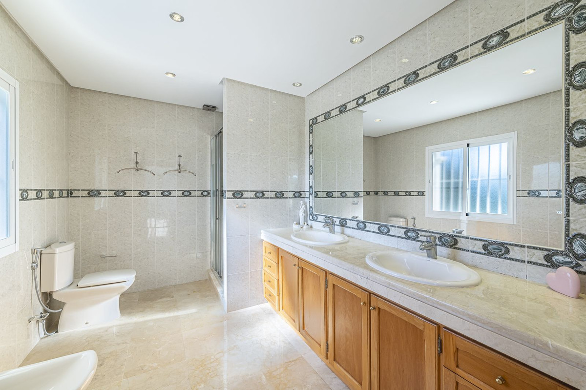 Se vende Villa - Chalet de 7 dormitorios en Costa Del Sol, Málaga, España