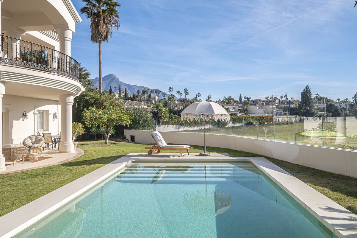 Se vende Villa - Chalet de 7 dormitorios en Costa Del Sol, Málaga, España