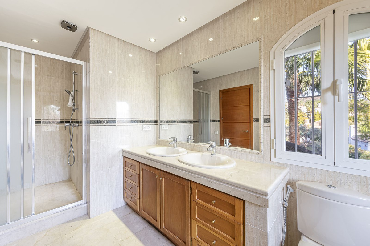 Se vende Villa - Chalet de 7 dormitorios en Costa Del Sol, Málaga, España