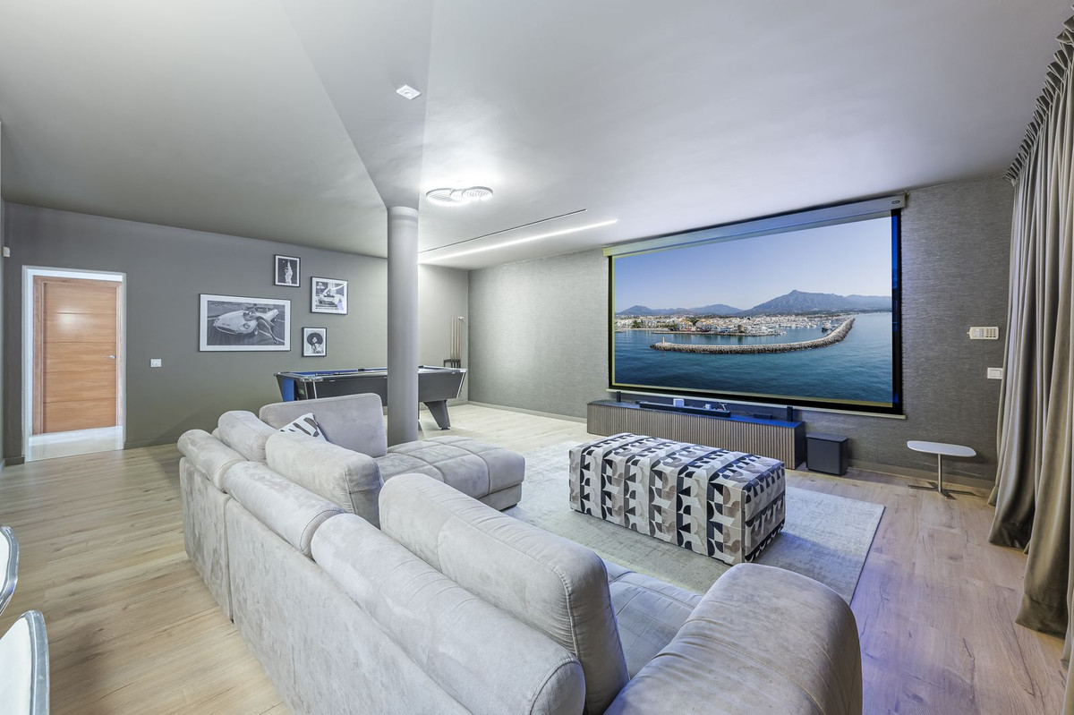 Se vende Villa - Chalet de 7 dormitorios en Costa Del Sol, Málaga, España
