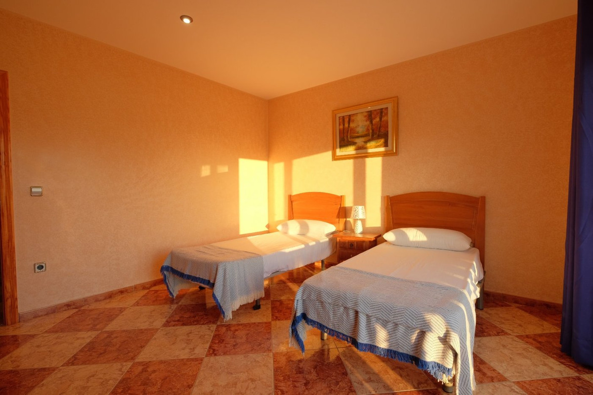 9 Bed Townhouse for sale in Calpe Costa Blanca, Alicante, Spain