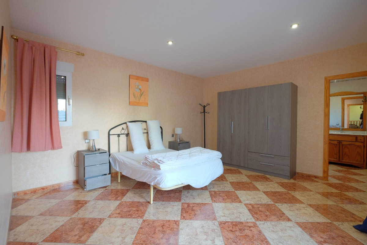 9 Bed Townhouse for sale in Calpe Costa Blanca, Alicante, Spain