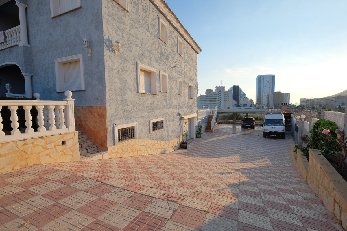 9 Bed Townhouse for sale in Calpe Costa Blanca, Alicante, Spain