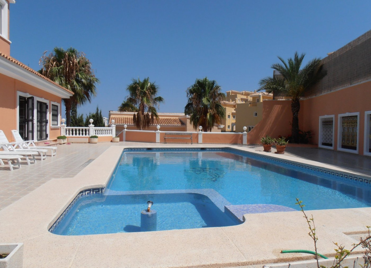 Se vende Villa - Chalet de 5 dormitorios en Costa Blanca, Alicante, España