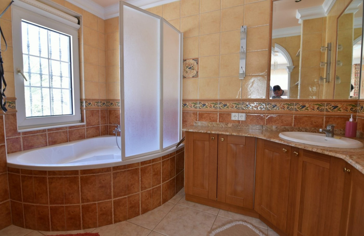 Se vende Villa - Chalet de 5 dormitorios en Costa Blanca, Alicante, España