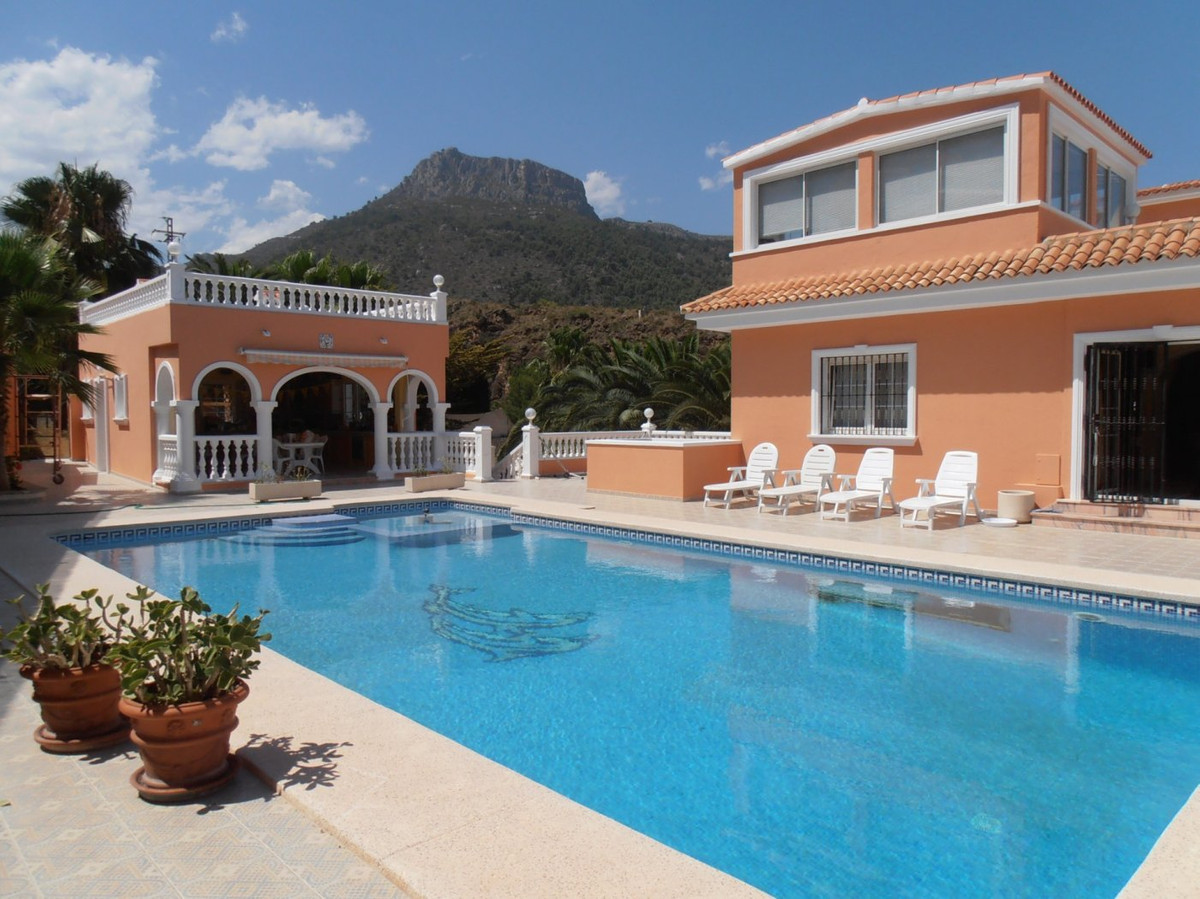 Se vende Villa - Chalet de 5 dormitorios en Costa Blanca, Alicante, España