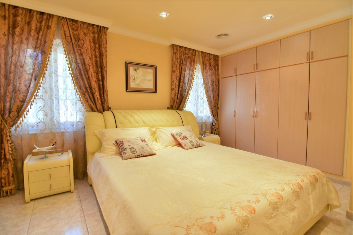 Se vende Villa - Chalet de 5 dormitorios en Costa Blanca, Alicante, España