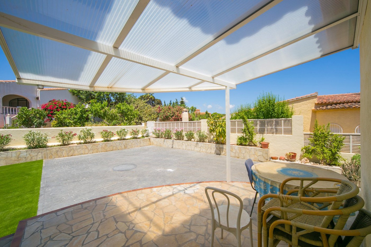 Se vende Villa - Chalet de 3 dormitorios en Costa Blanca, Alicante, España