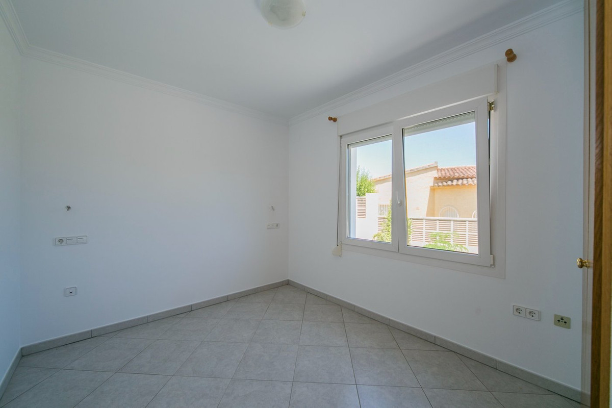 Se vende Villa - Chalet de 3 dormitorios en Costa Blanca, Alicante, España