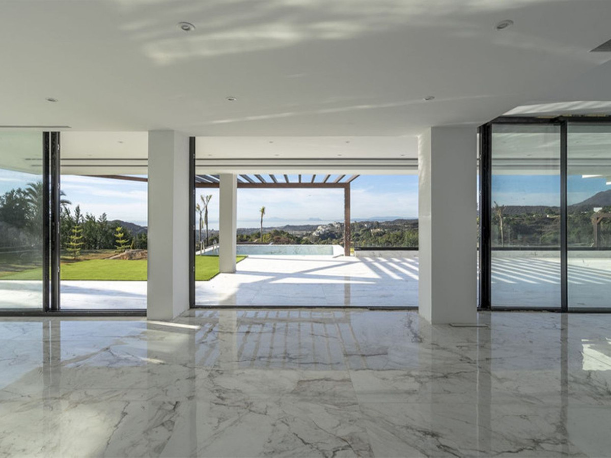 5 Bed Townhouse for sale in Benahavís Costa Del Sol, Málaga, Spain