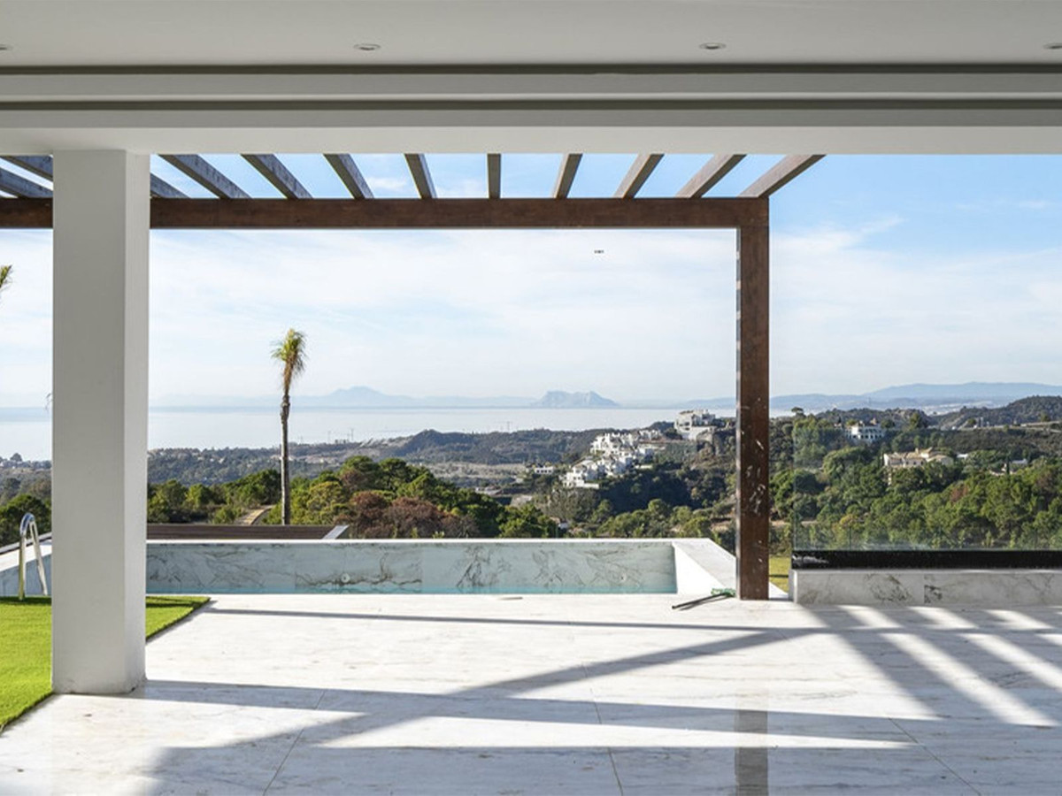 5 Bed Townhouse for sale in Benahavís Costa Del Sol, Málaga, Spain