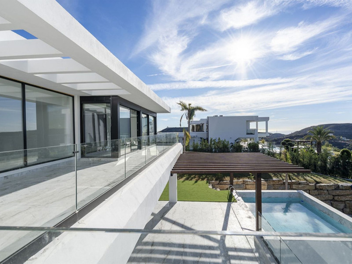 5 Bed Townhouse for sale in Benahavís Costa Del Sol, Málaga, Spain
