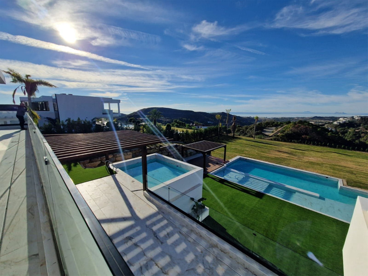 5 Bed Townhouse for sale in Benahavís Costa Del Sol, Málaga, Spain
