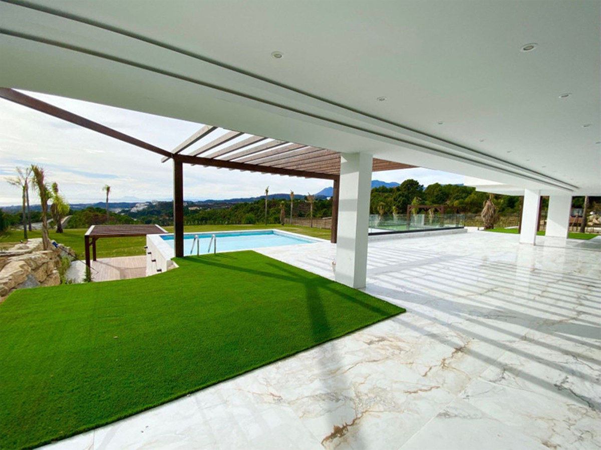 5 Bed Townhouse for sale in Benahavís Costa Del Sol, Málaga, Spain