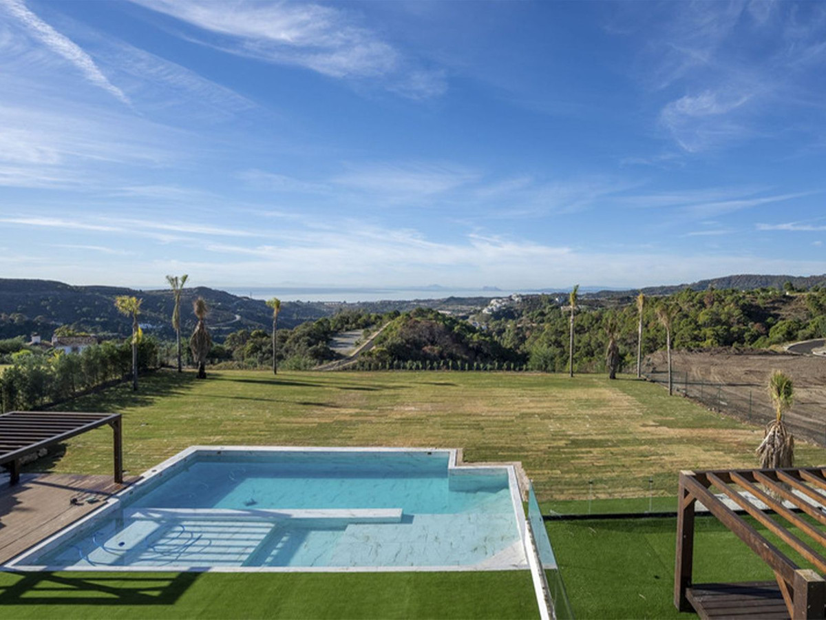 5 Bed Townhouse for sale in Benahavís Costa Del Sol, Málaga, Spain