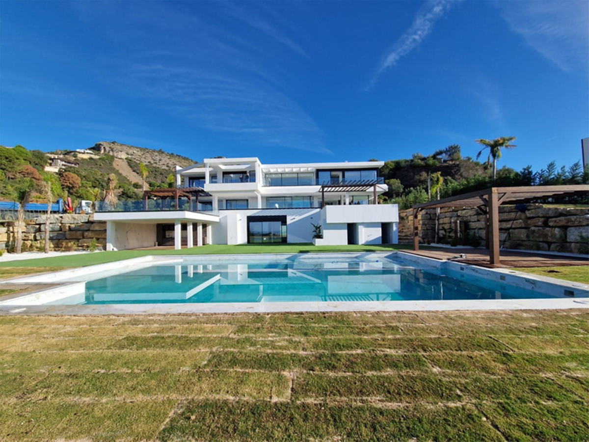 5 Bed Townhouse for sale in Benahavís Costa Del Sol, Málaga, Spain