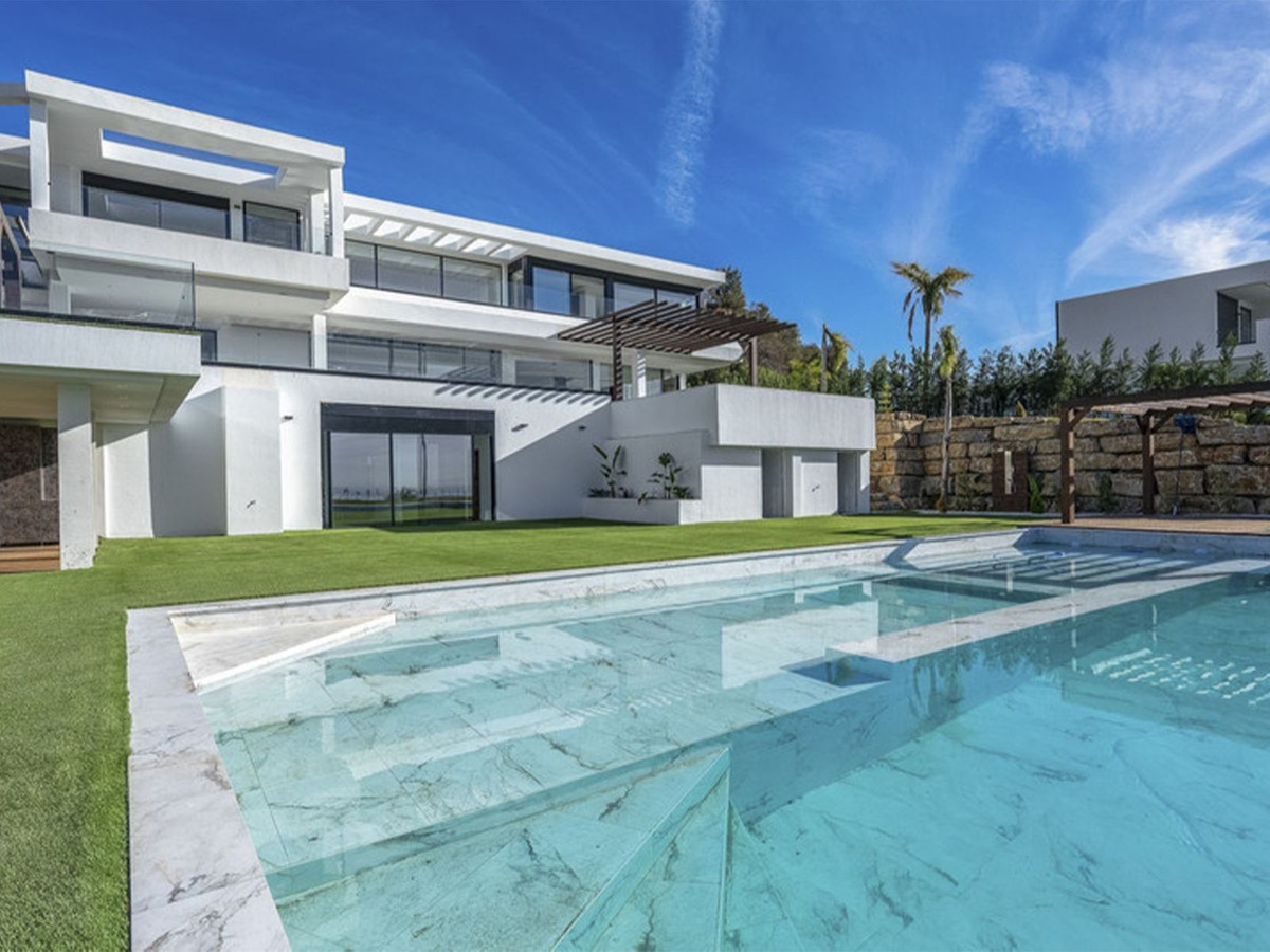 5 Bed Townhouse for sale in Benahavís Costa Del Sol, Málaga, Spain