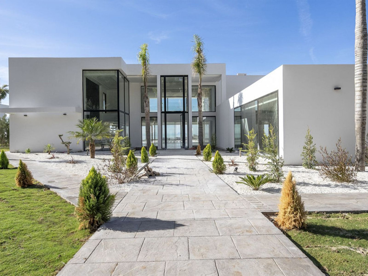 5 Bed Townhouse for sale in Benahavís Costa Del Sol, Málaga, Spain