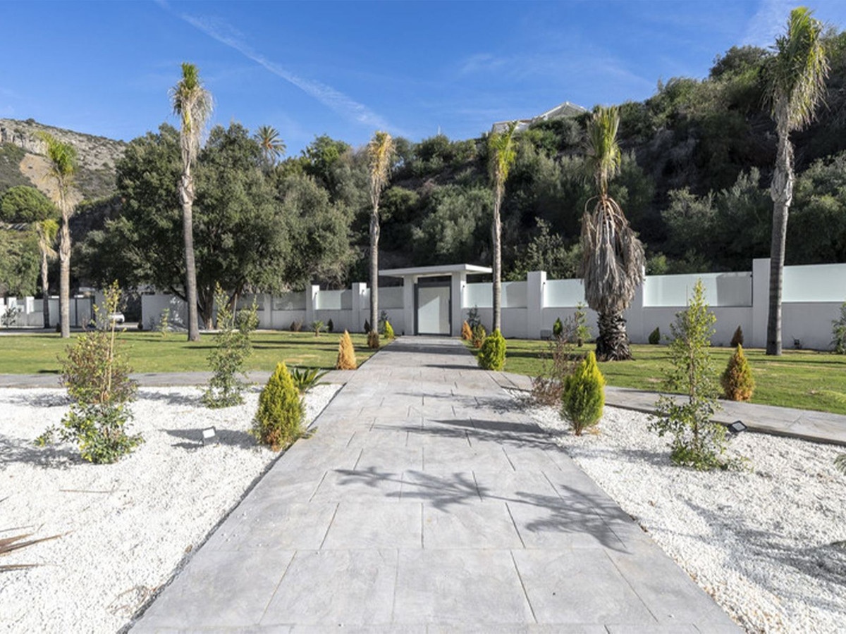 5 Bed Townhouse for sale in Benahavís Costa Del Sol, Málaga, Spain