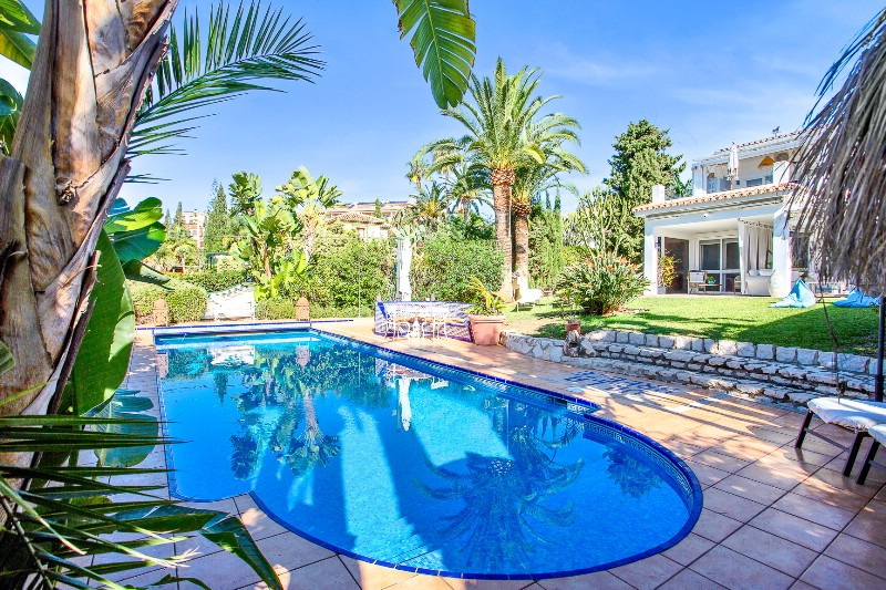 6 Bed Townhouse for sale in Marbesa Costa Del Sol, Málaga, Spain