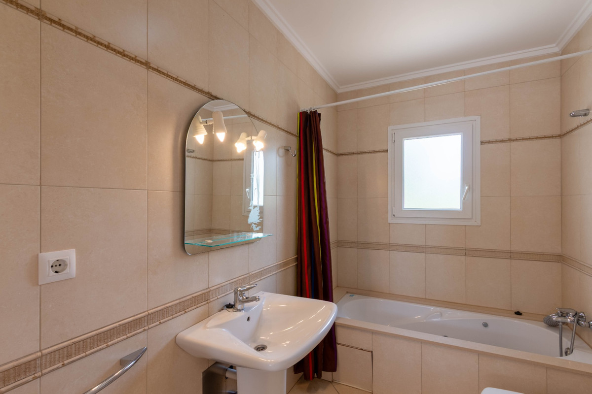 Se vende Villa - Chalet de 3 dormitorios en Costa Blanca, Alicante, España