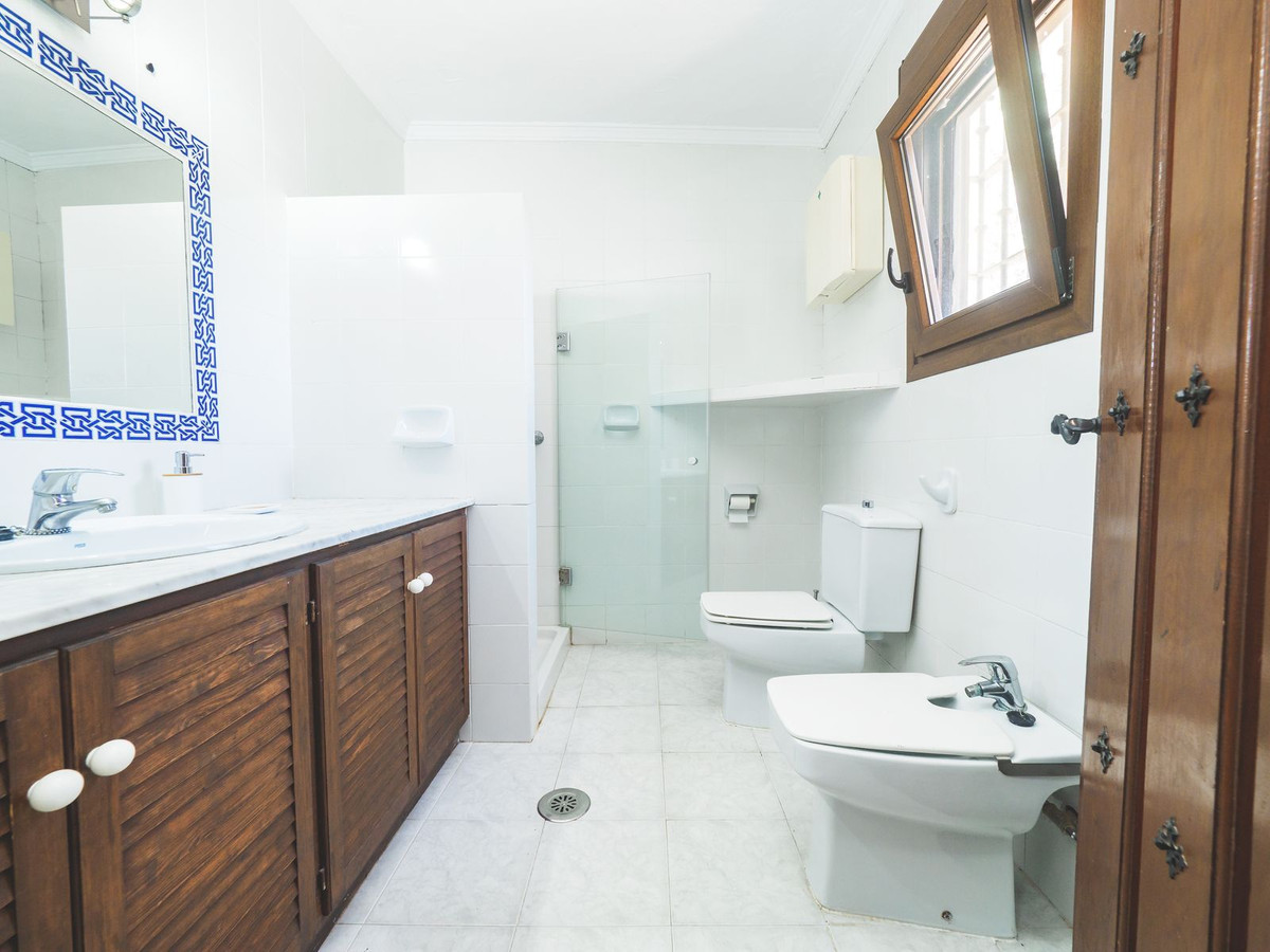 Se vende Casa de Invitados de 5 dormitorios en Costa Del Sol, Málaga, España
